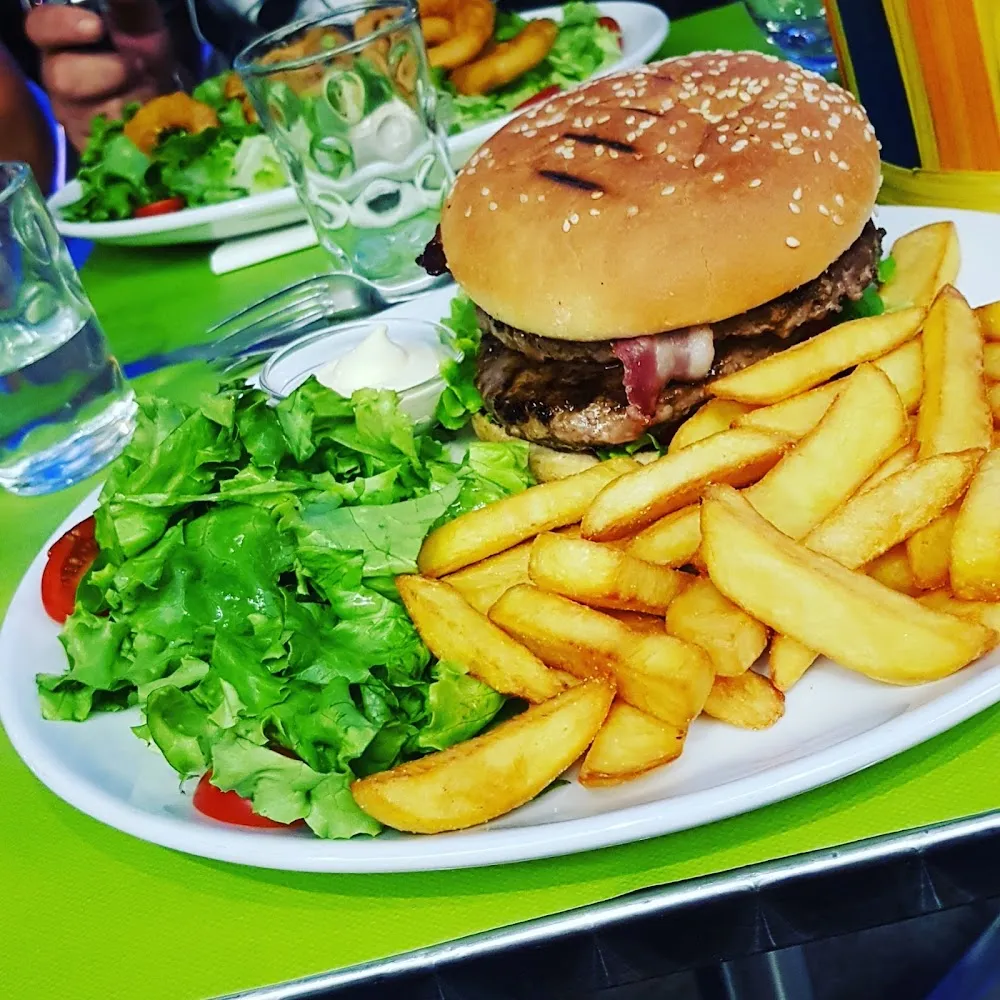 Double Burger Bacon Frites Et Salade